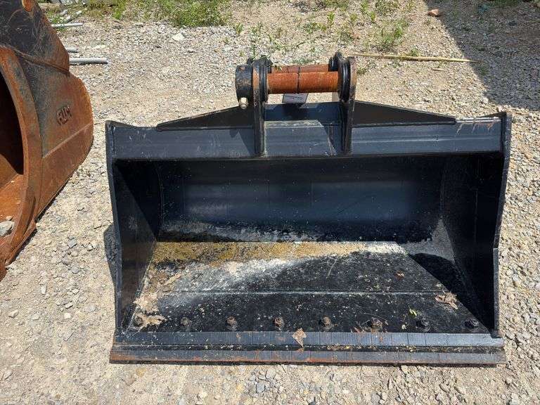 48” Excavator Smooth Lip Bucket