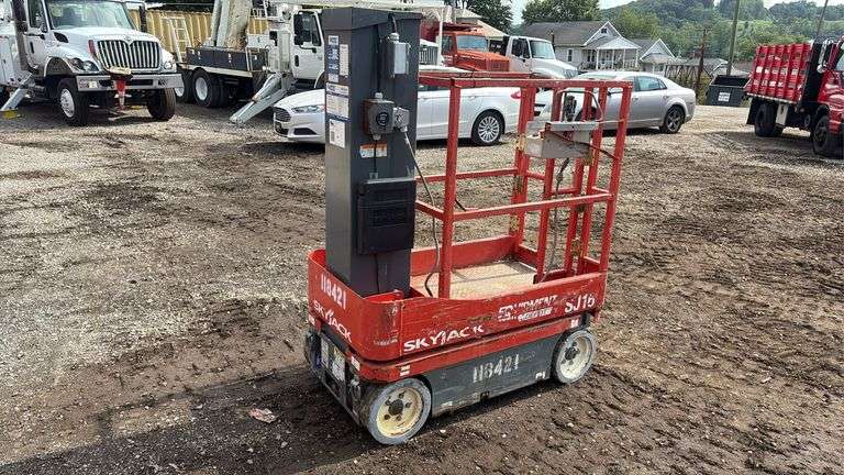 SkyJack  SJ16  Personnel Lift