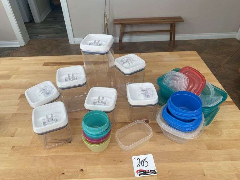 Foodsaver Canaster Set w/ Assorted Tupperware
