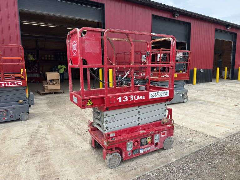 2019  MEC  1330 SE  Scissor Lift