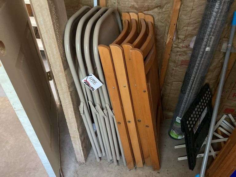 (8) Folding Chairs