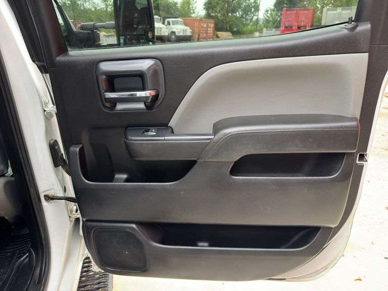 2016  Chevrolet  Silverado 3500HD  Crew Cab Pickup