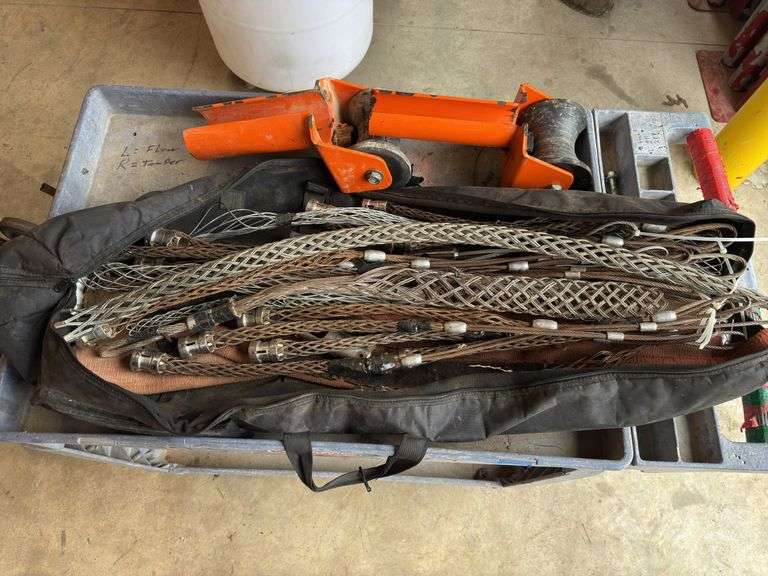 Large Assorted of Cable Basket Puller Grips