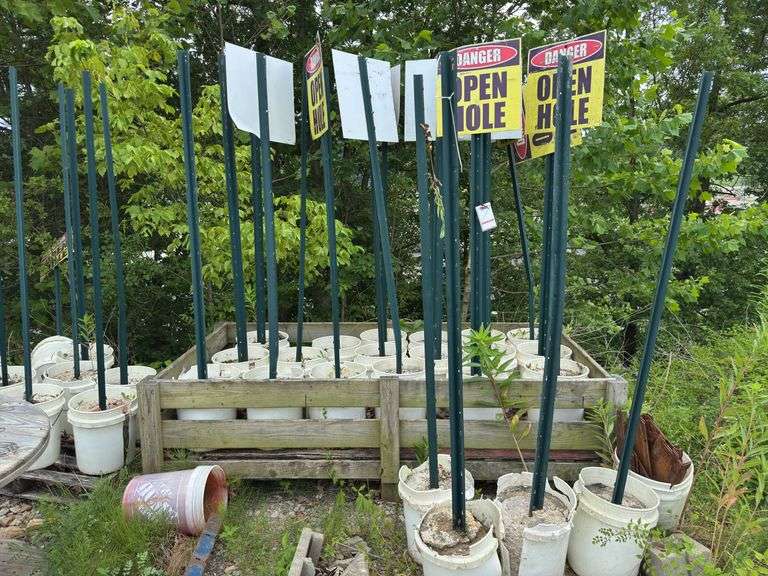 (32) Open Hole Signs and Posts