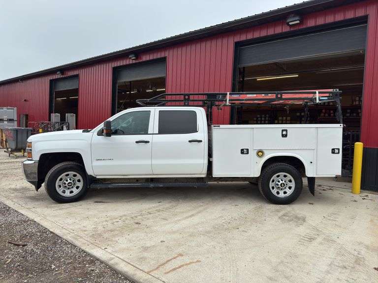 2016  Chevrolet  Silverado 3500HD  Crew Cab Pickup