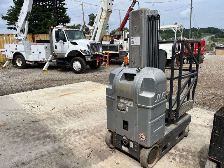 JLG  20  Man Lift