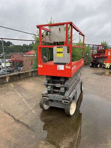 2013  Skyjack  SJIII 3226  Scissor Lift