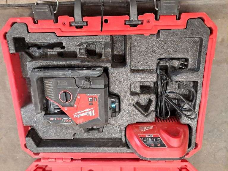 Milwaukee M12 Laser