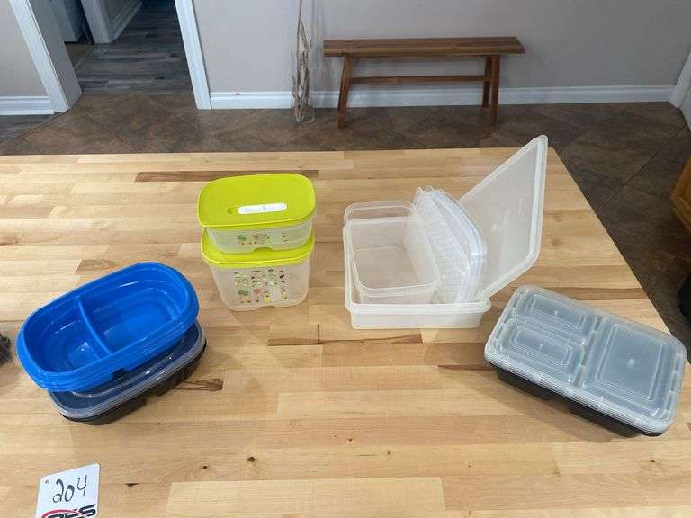 Assorted Plastic Tupperware