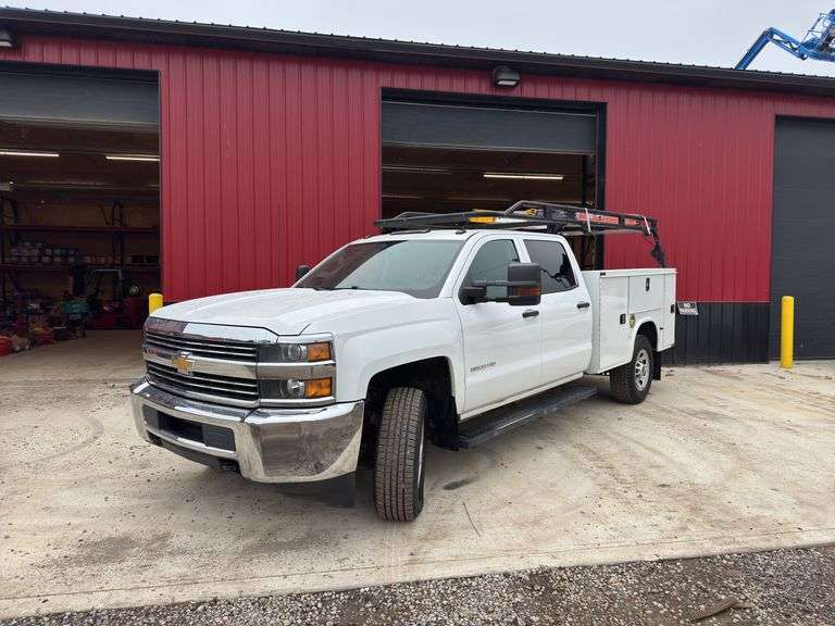 2016  Chevrolet  Silverado 3500HD  Crew Cab Pickup