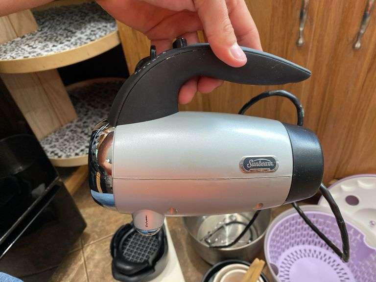 Mixer & Mixing Bowls