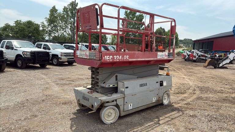 2001  MEC  3247ES  Scissor Lift