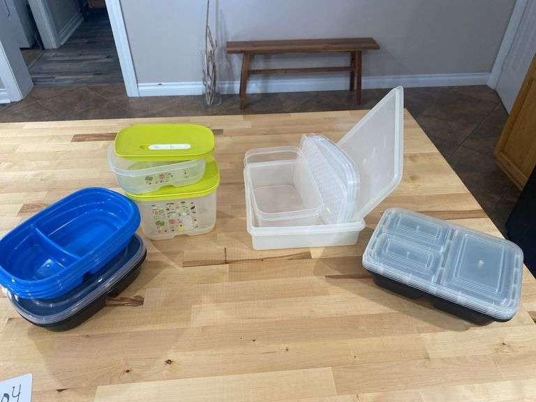Assorted Plastic Tupperware
