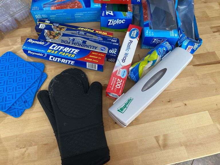 Ziploc Bags, Rubber Oven Mit, Rubber Hot Pad & Drying Pad