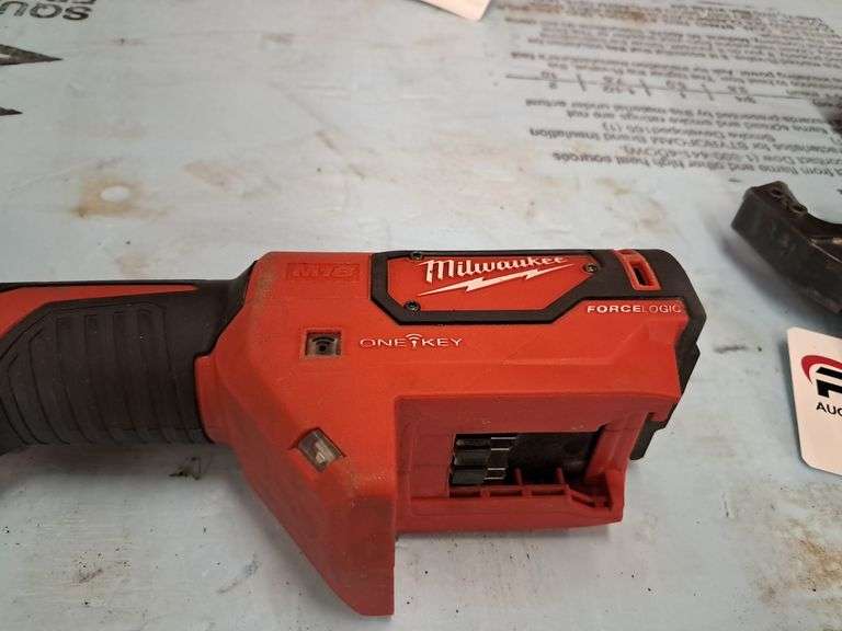Milwaukee Cordless Cable Cutter