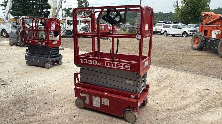 MEC  1330 SE  Scissor Lift