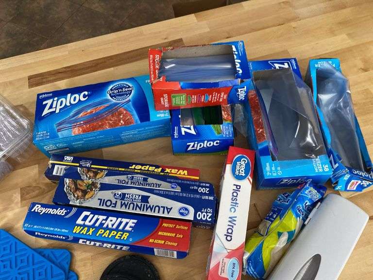 Ziploc Bags, Rubber Oven Mit, Rubber Hot Pad & Drying Pad