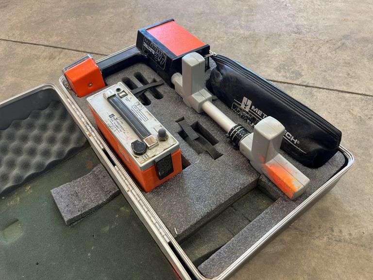 MetroTech 810 Cable Locator