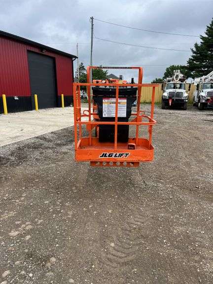 2008  JLG  E300AJP  Boom Lift