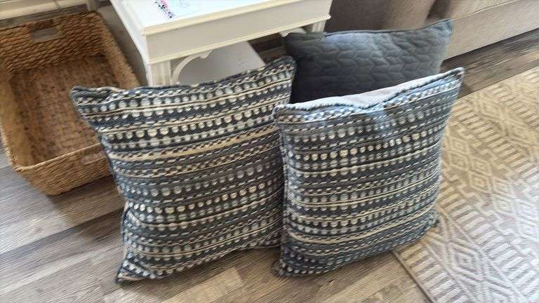 Wooden End Table w/ Lamps, Pillows, & Basket
