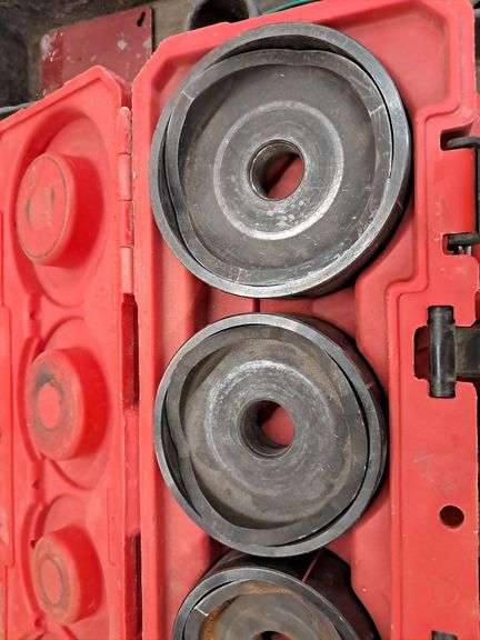 Milwaukee 2 1/2”- 4” Knockout Set