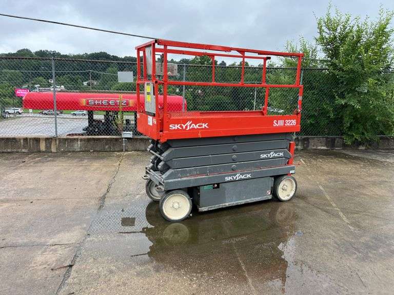 2013  Skyjack  SJIII 3226  Scissor Lift