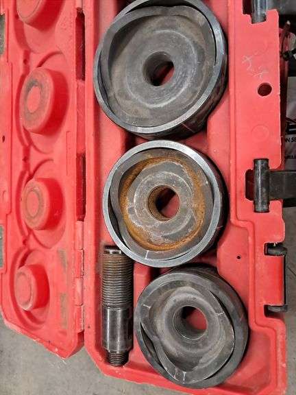 Milwaukee 2 1/2”- 4” Knockout Set