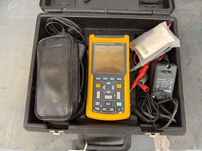 Fluke 123 Scopemeter Kit w/ Fluke 80i-1000s AC Current Probe