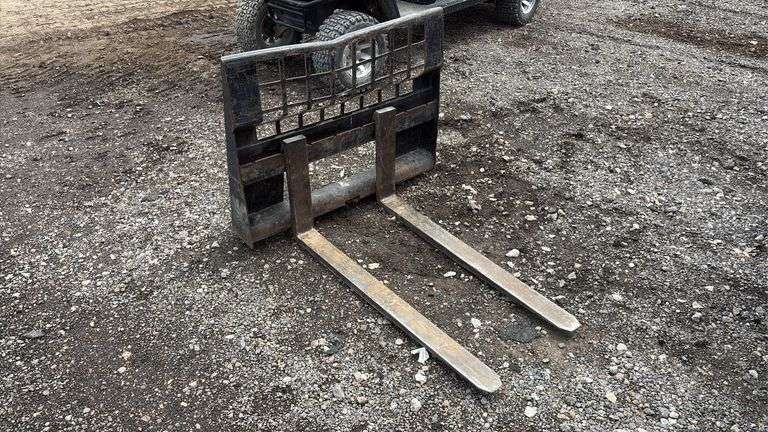 48” Caterpillar Pallet Forks