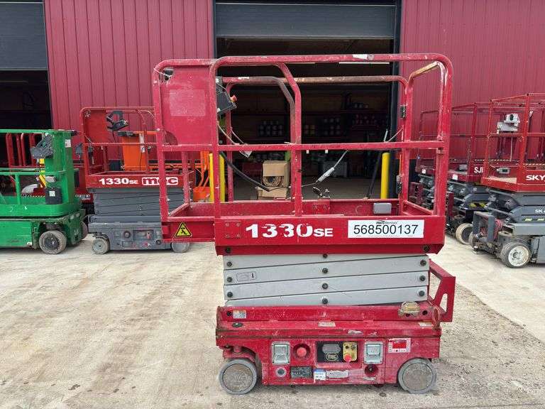 2019  MEC  1330 SE  Scissor Lift