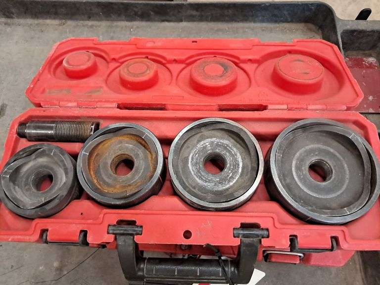 Milwaukee 2 1/2”- 4” Knockout Set