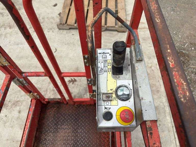 Skyjack  SJ16  Personnel Lift