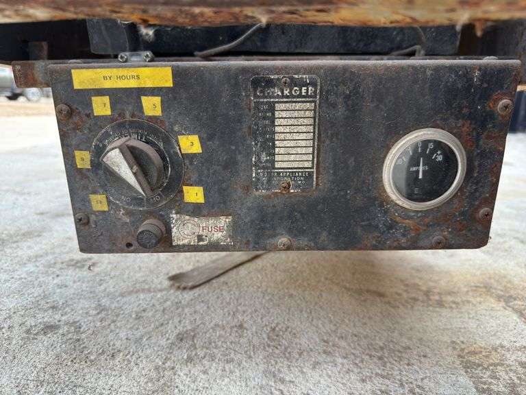 Handy Herman  24D  Man Lift