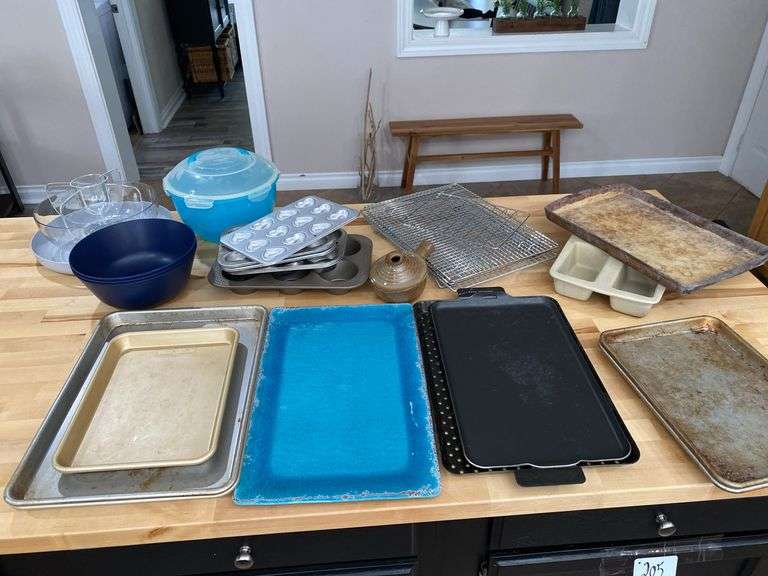Mixing Bowls, Cookie Sheets, Wire Racks & Oven Pans
