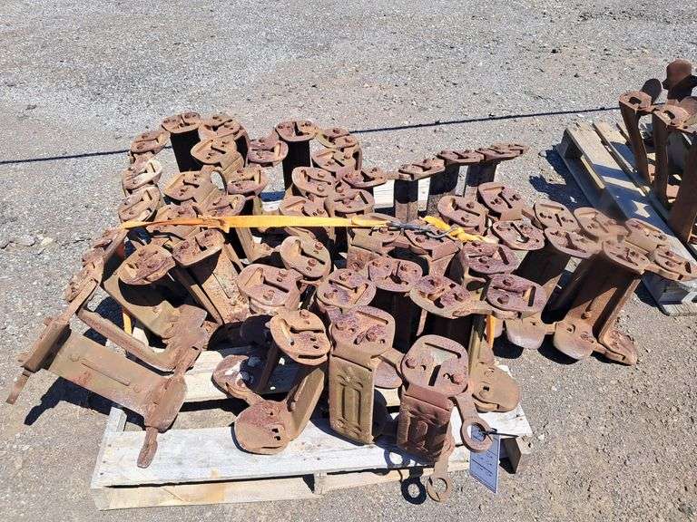 Bobcat  773  Bolt Over Tire Metal Tracks