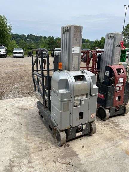 JLG  20  Man Lift