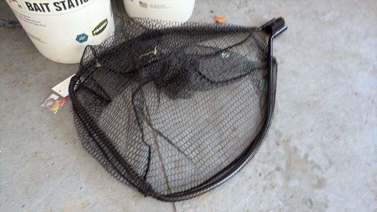 (2) 5 gallon Frabill Bait Station Buckets & Fishing Net