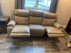 Dual Manual Reclining Leather Sofa Couch Made By Southern Motion