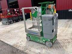 Genie  Rounabout  Personnel Lift
