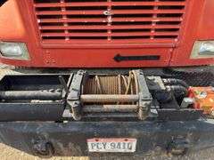 International  4900  Derrick Truck