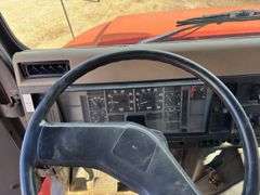 International  4900  Derrick Truck