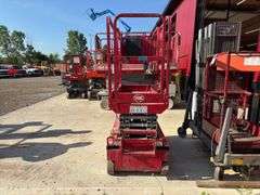 (2) MEC 1330 Scissor Lifts MEC  1330 SE  Scissor Lift