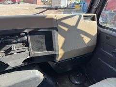 International  4900  Derrick Truck
