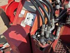 International  4900  Derrick Truck