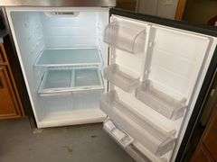 Insignia Refrigerator w/ Top Freezer