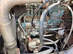 International  4900  Derrick Truck