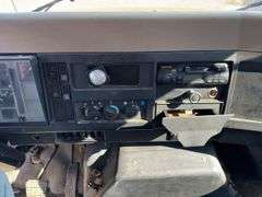 International  4900  Derrick Truck