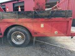 International  4900  Derrick Truck
