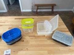 Assorted Plastic Tupperware
