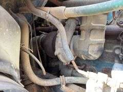 International  4900  Derrick Truck